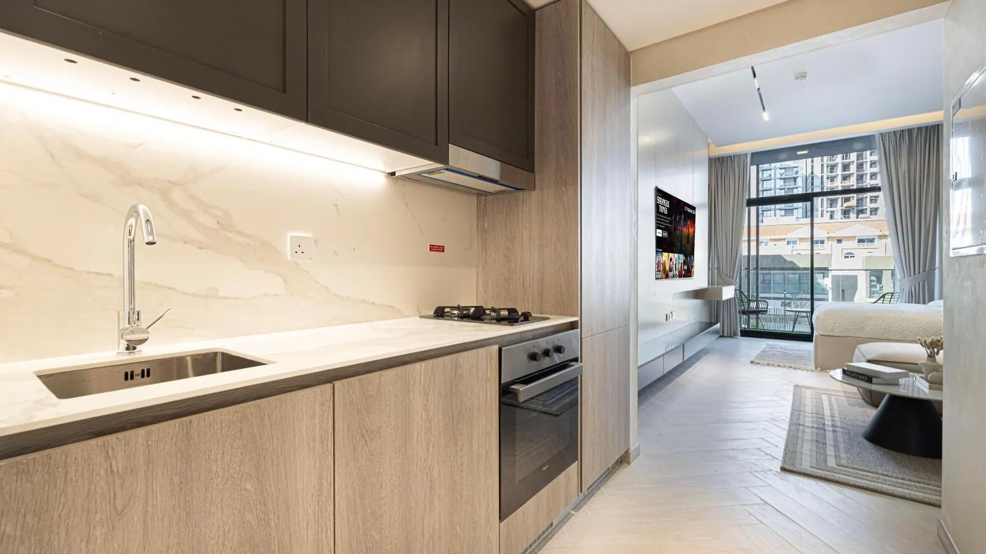 Modern & Luxurious Studio - Near Circlemall Dubai Apartment