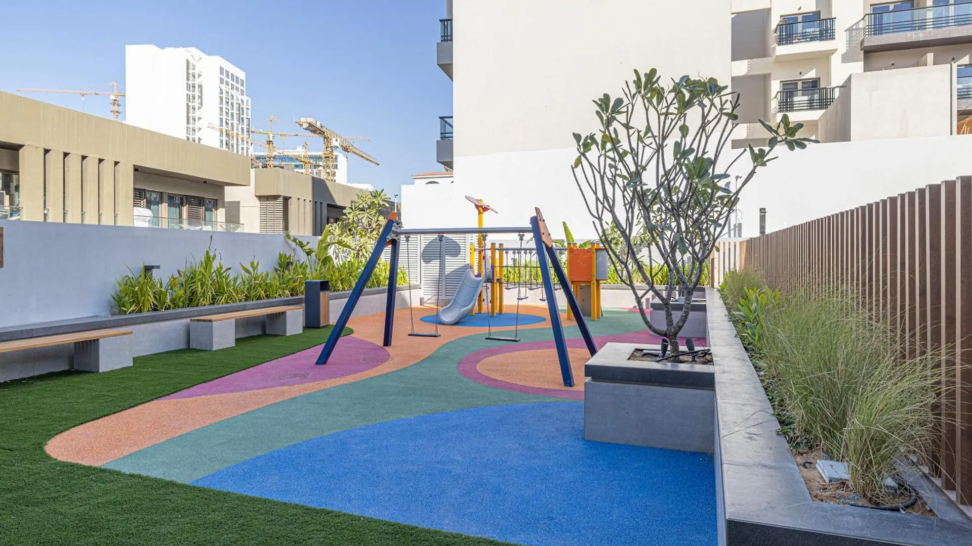 Modern & Luxurious Studio - Near Circlemall Dubai