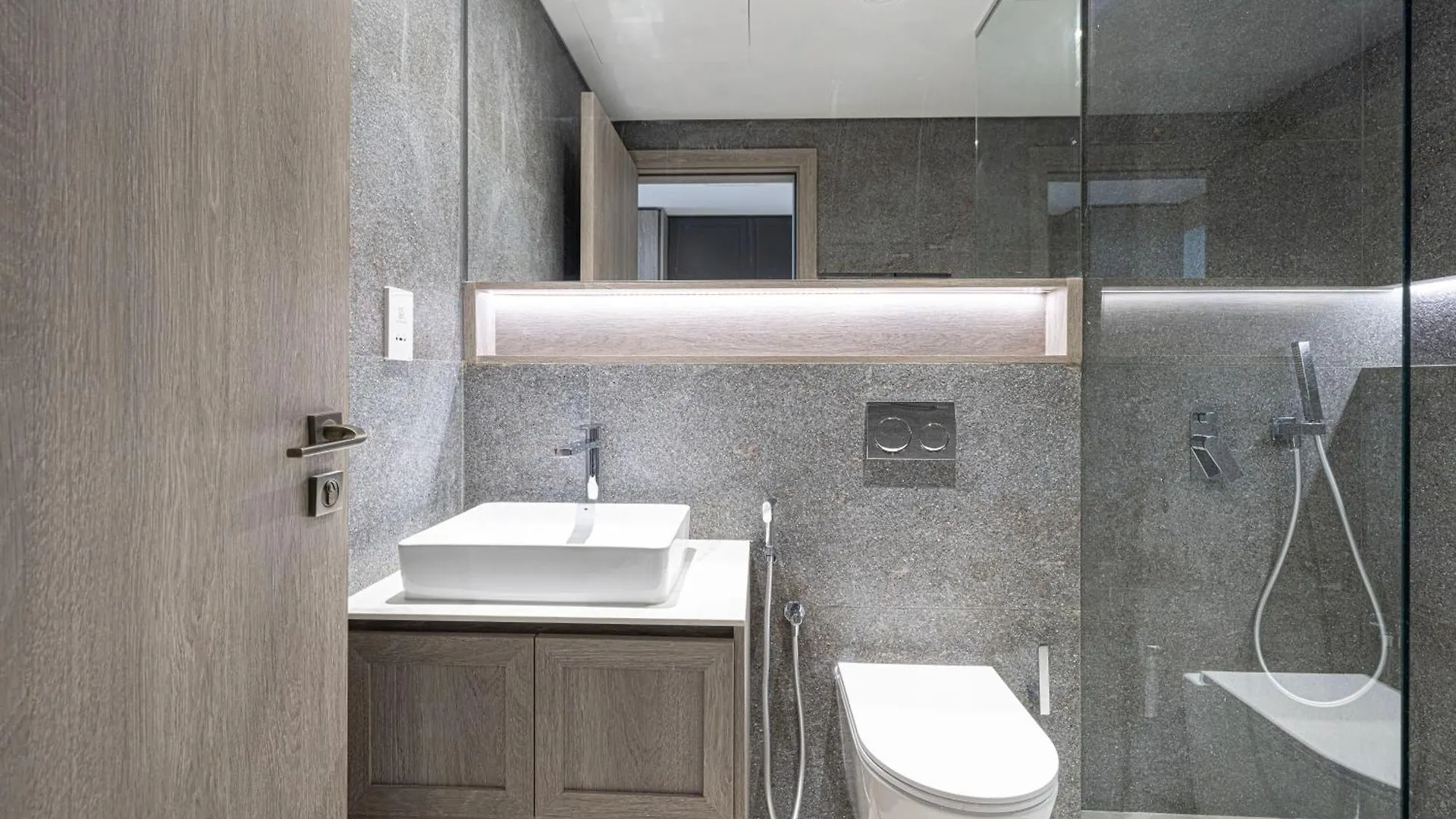 Modern & Luxurious Studio - Near Circlemall Dubai United Arab Emirates